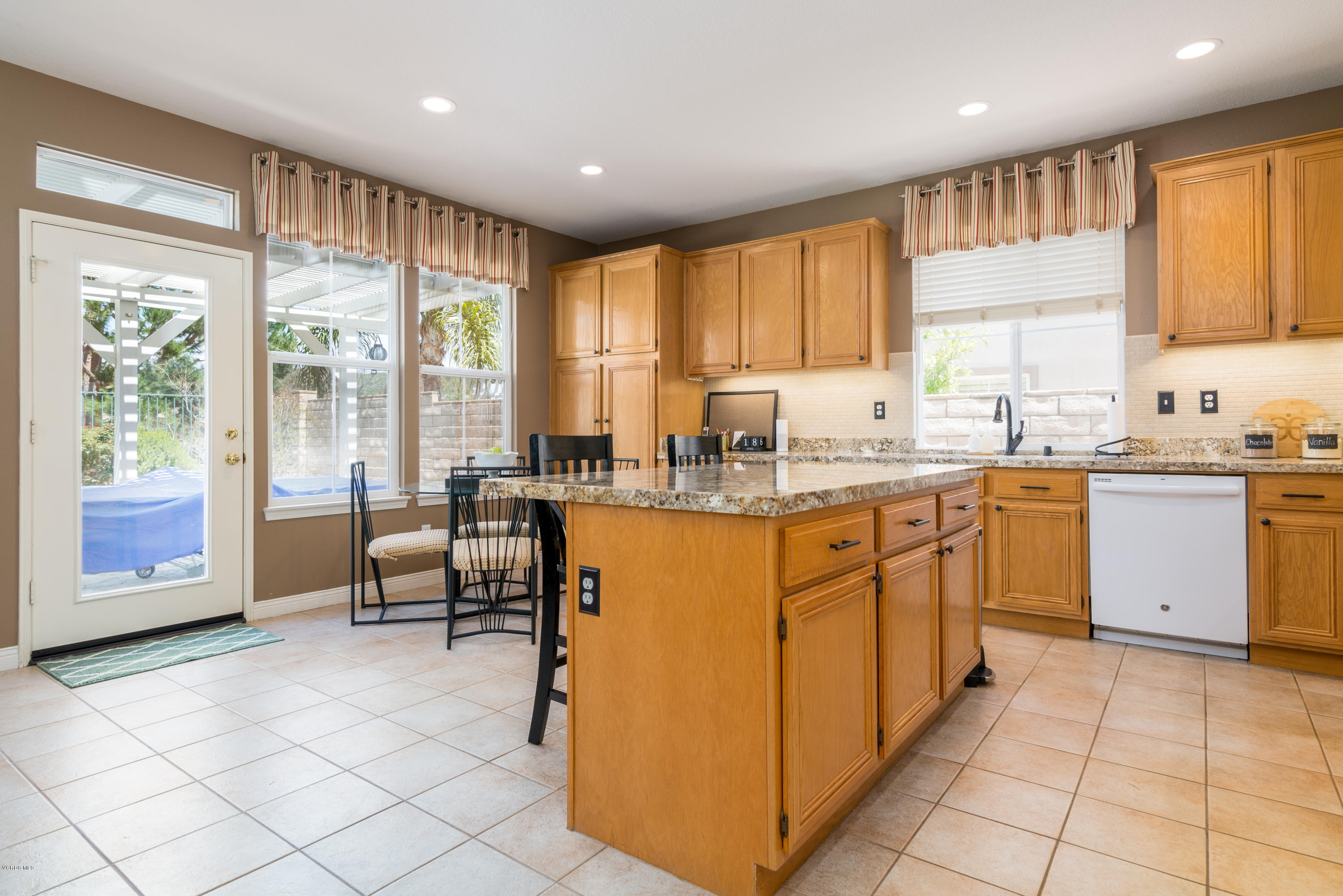 129 Park Hill Road Simi Valley, CA 93065 - Photo 20 of 45 21