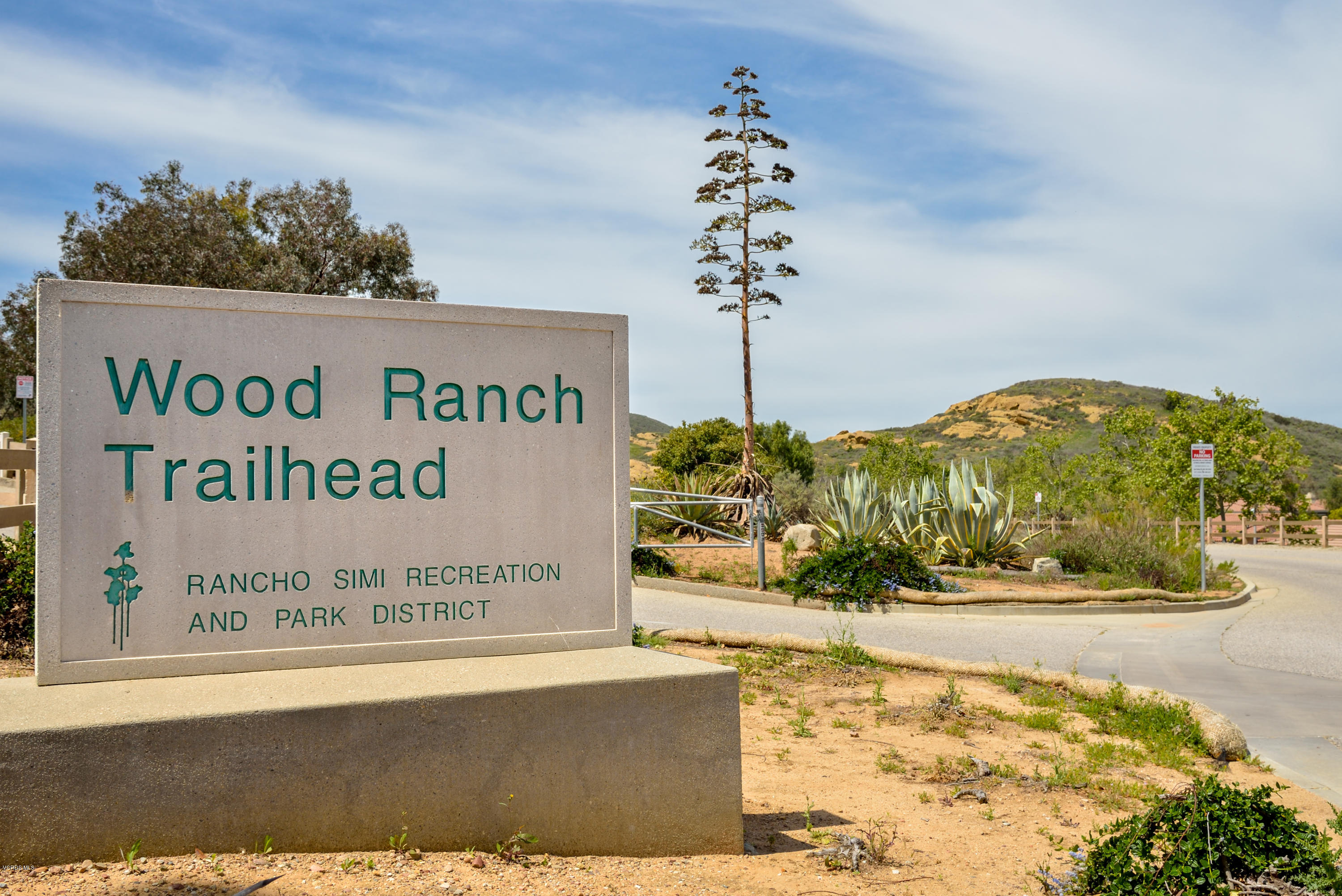 129 Park Hill Road Simi Valley, CA 93065 - Photo 40 of 45 wr-trailhead-sign