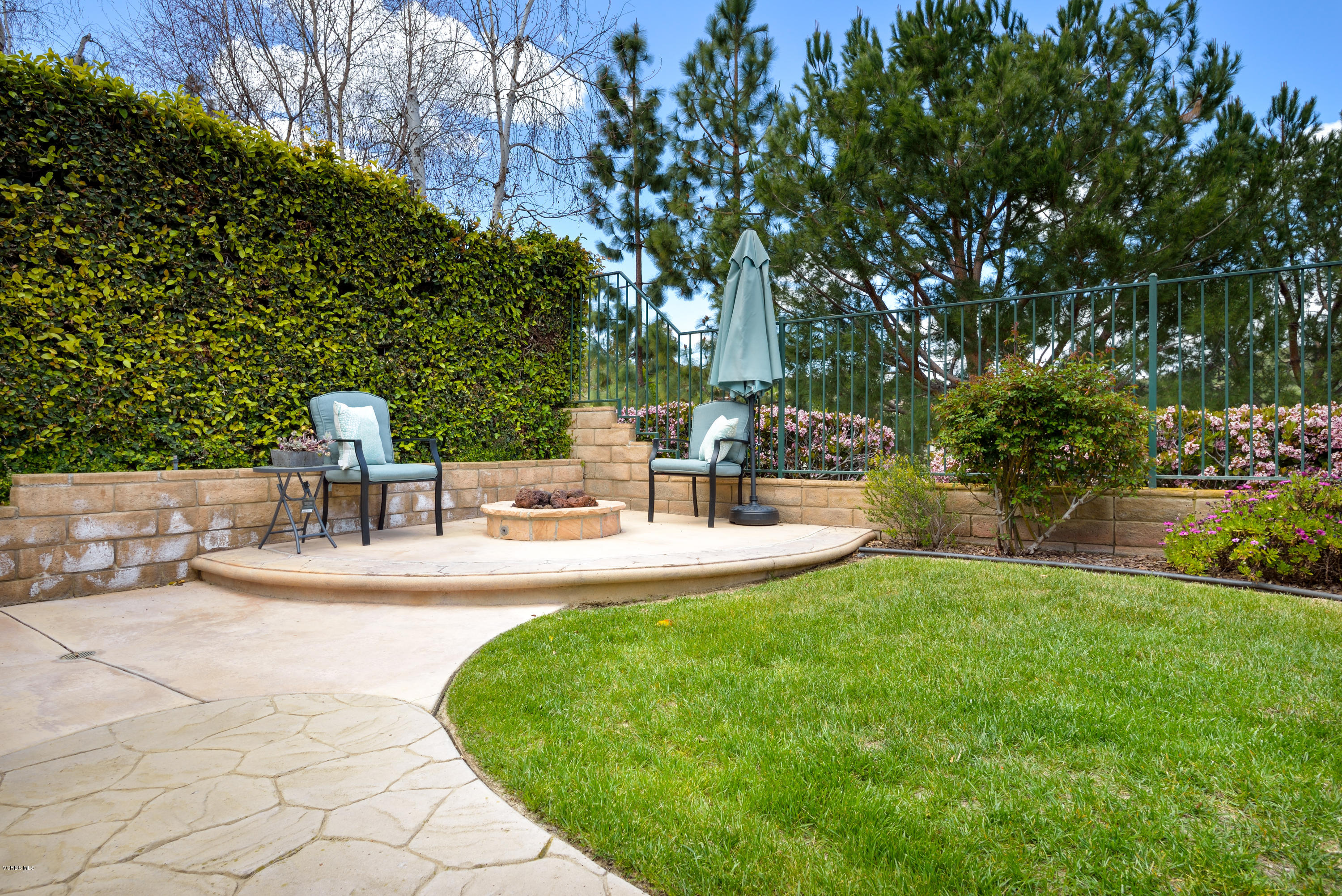 129 Park Hill Road Simi Valley, CA 93065 - Photo 6 of 45 05