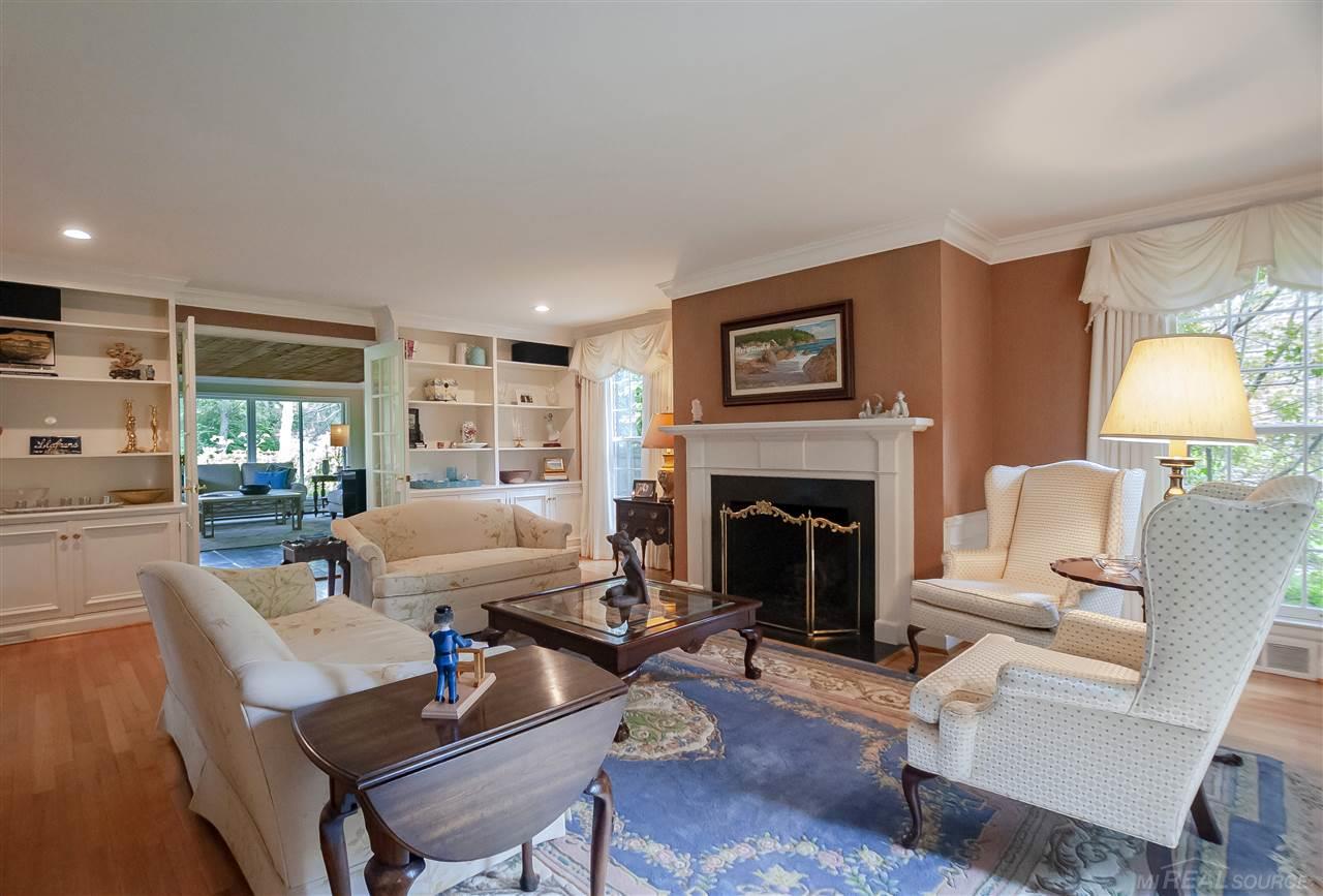 74 Lewiston Road Grosse Pointe, MI 48236 - Photo 3 of 67 50013470-2.JPG
