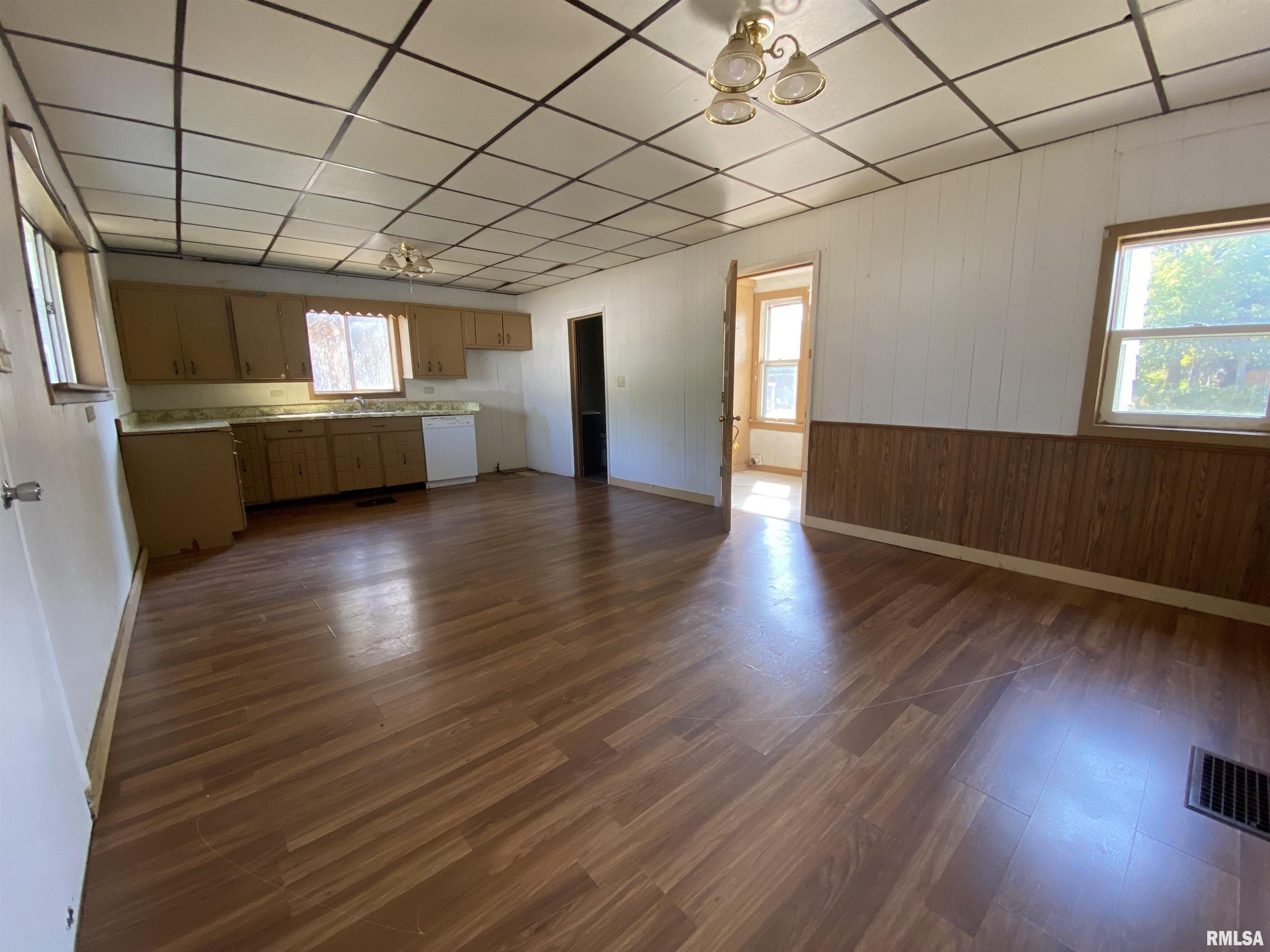 324 West Spruce Street Canton, IL 61520 - Photo 4 of 15