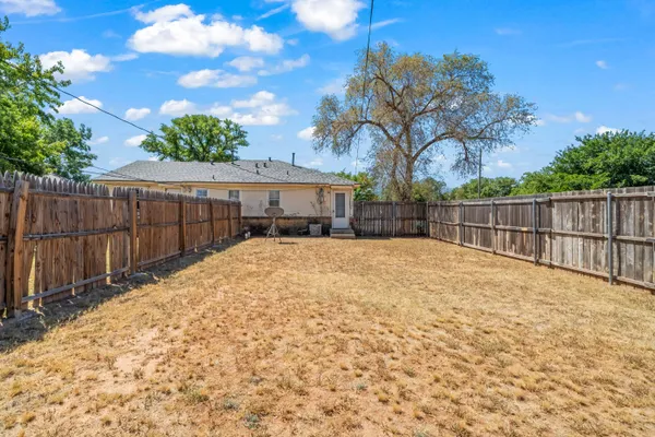 a view of backyard and trees