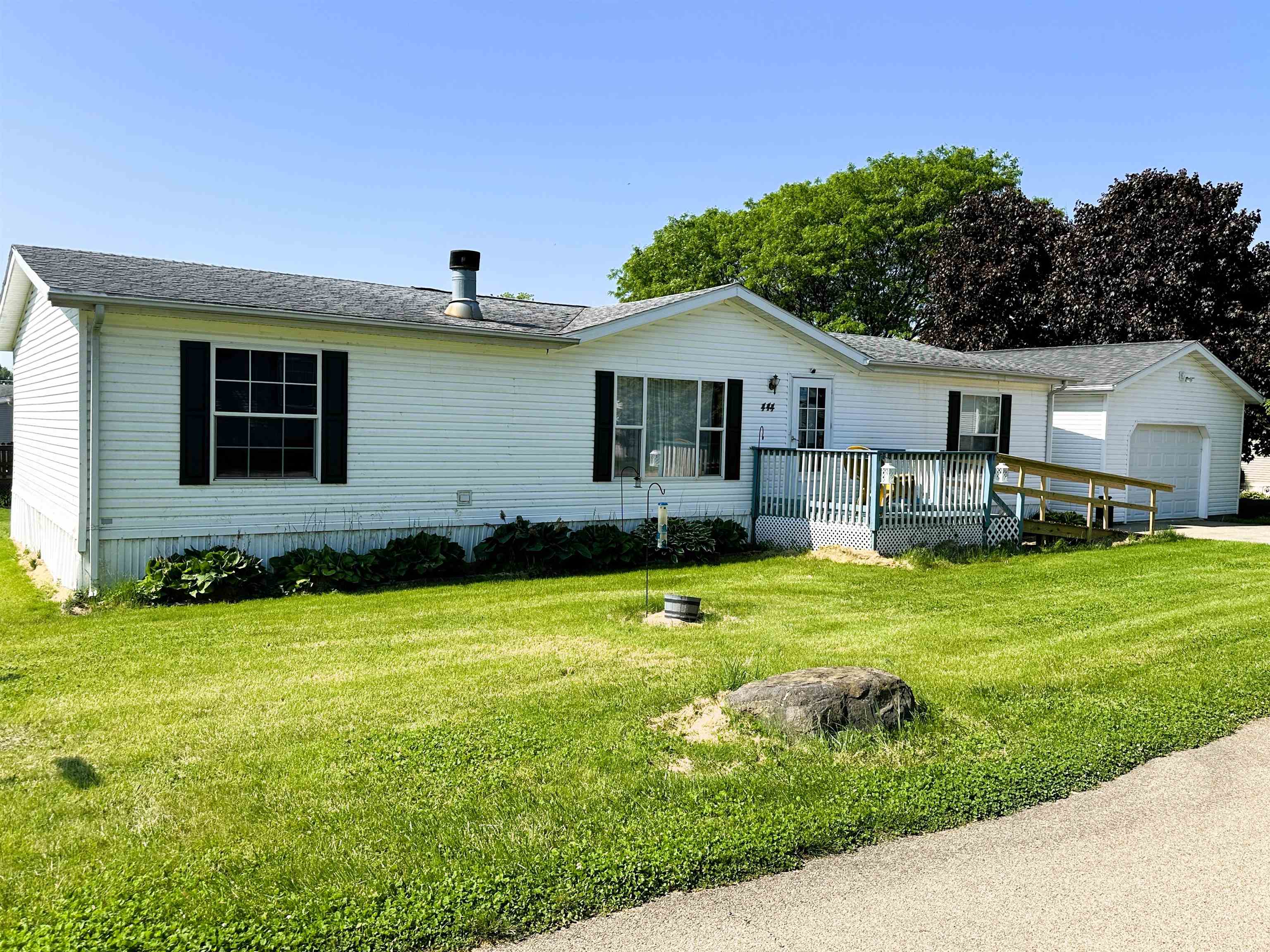291 Highway 2 Dixon, IL 61021 - Photo 1 of 27 a front view of house with yard and green space