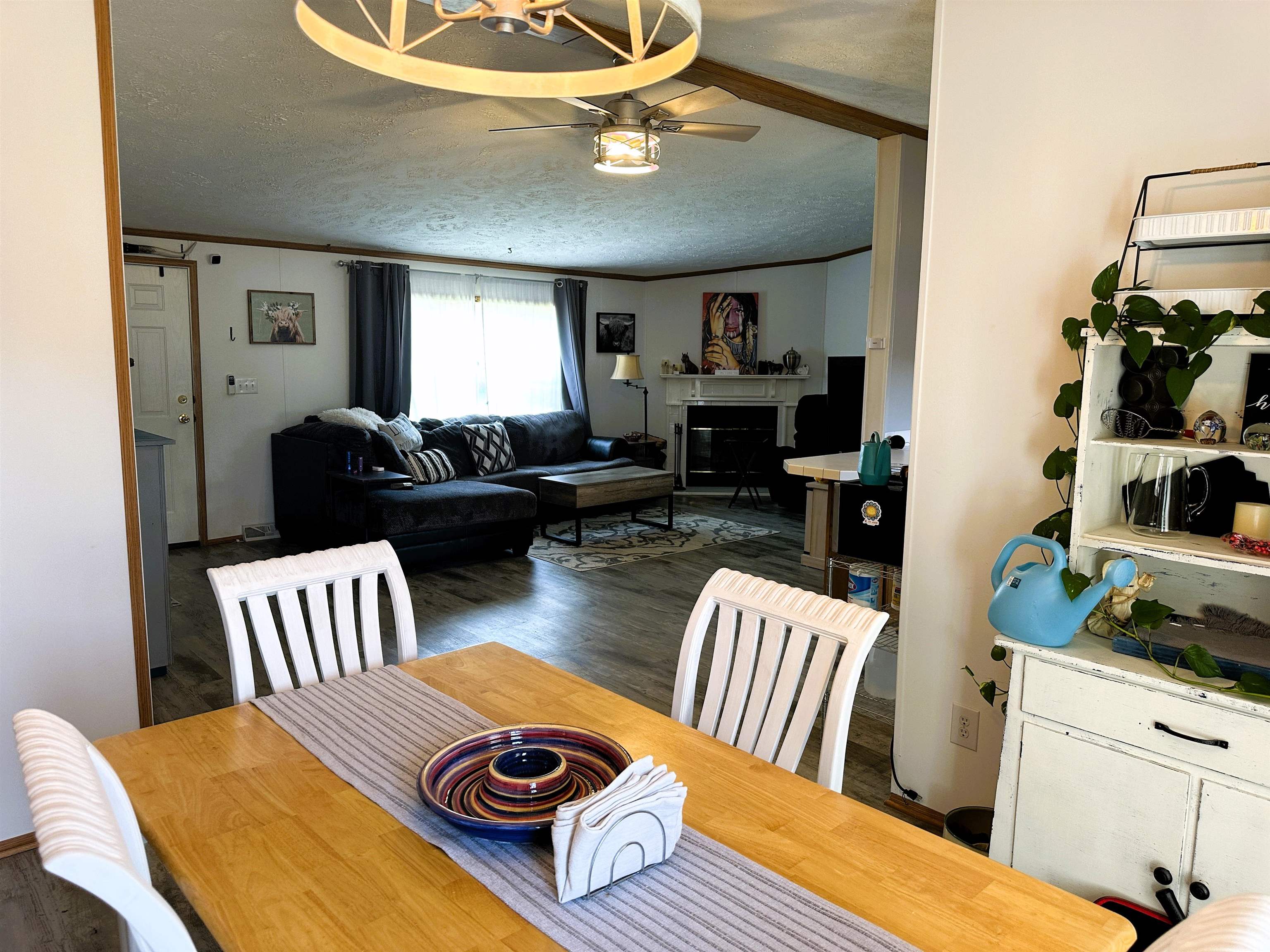 291 Highway 2 Dixon, IL 61021 - Photo 13 of 27 a living room with furniture and a window