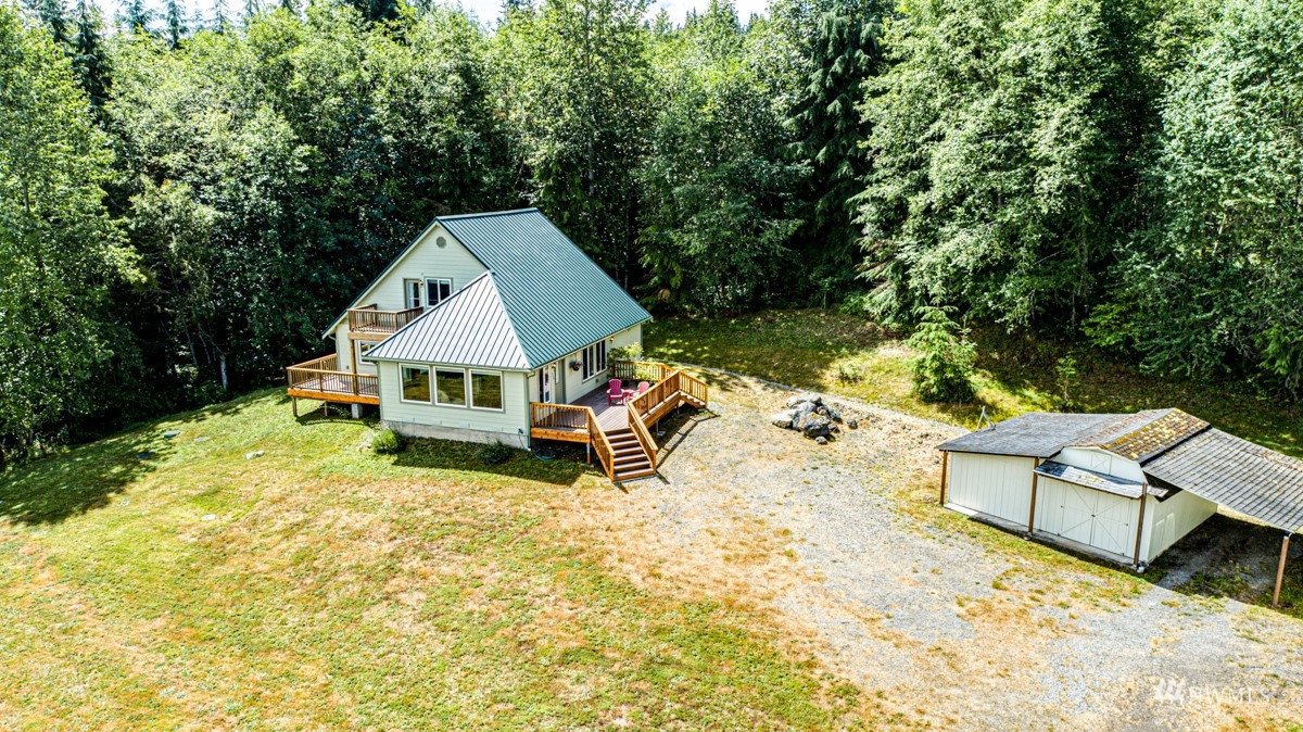 976 Township Line Road Port Angeles, WA 98362 - Photo 36 of 40 a backyard of a house with table and chairs