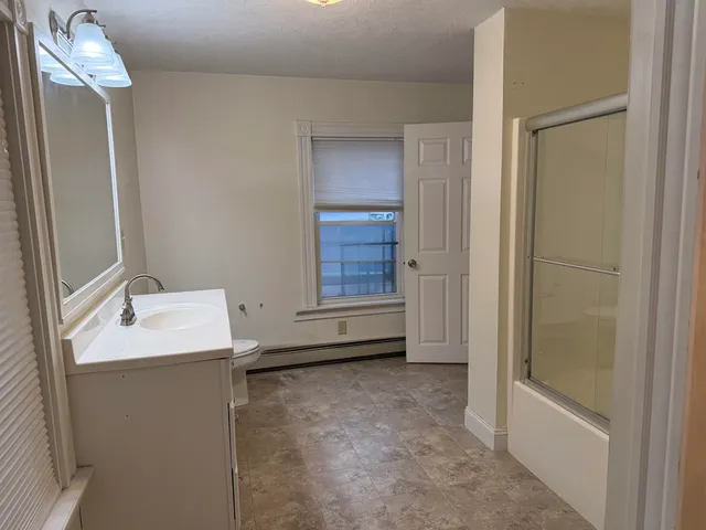 $2,500 | 361 Court Street, Laconia, NH 03246