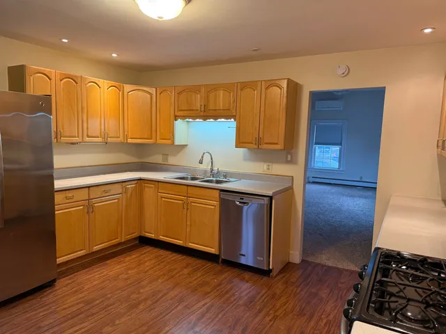 $2,500 | 361 Court Street, Laconia, NH 03246