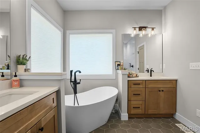 $825,000 | 18 R Cobblestone Drive, Washington, MO 63090