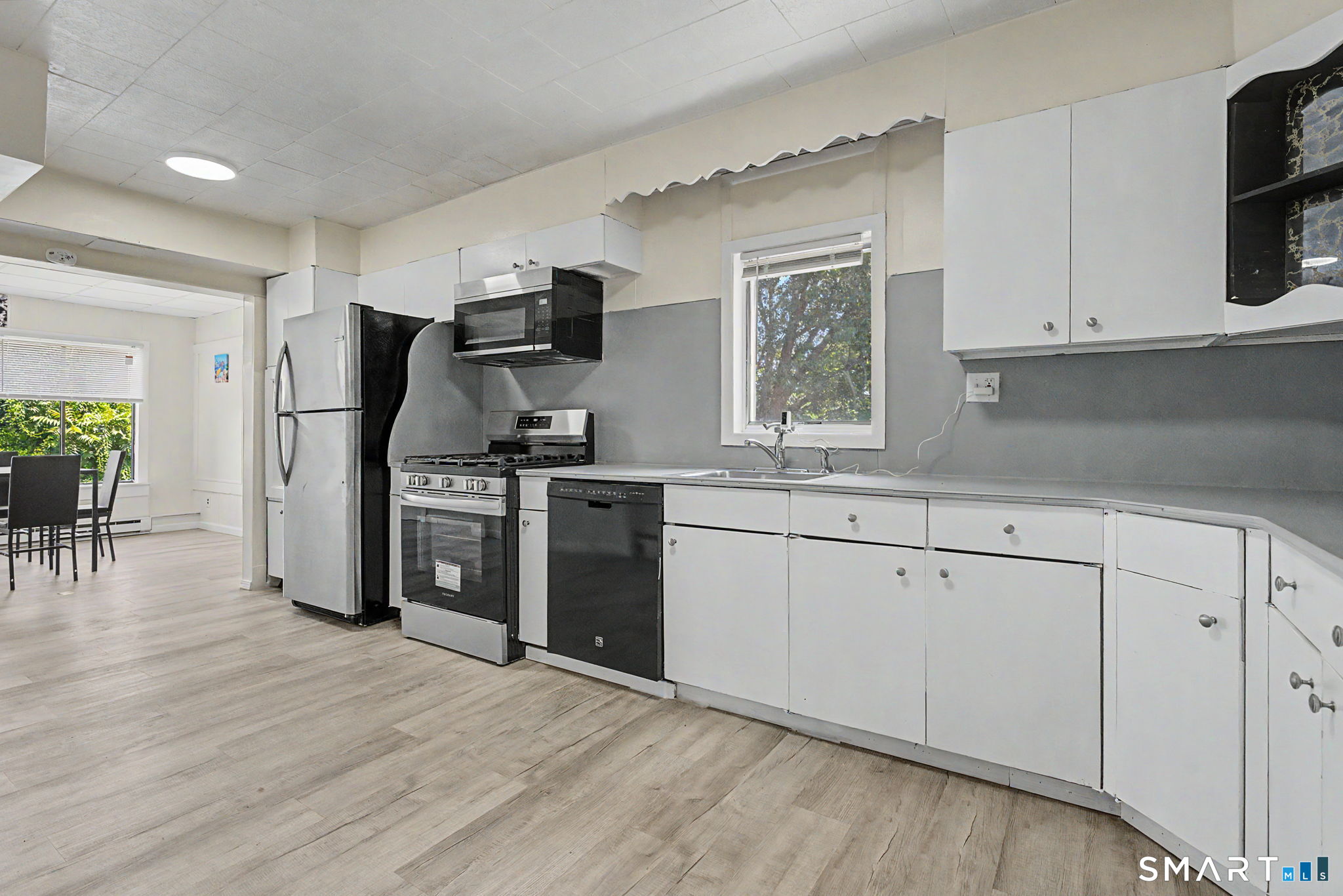 52 Alder Street Waterbury, CT 06708 - Photo 4 of 40