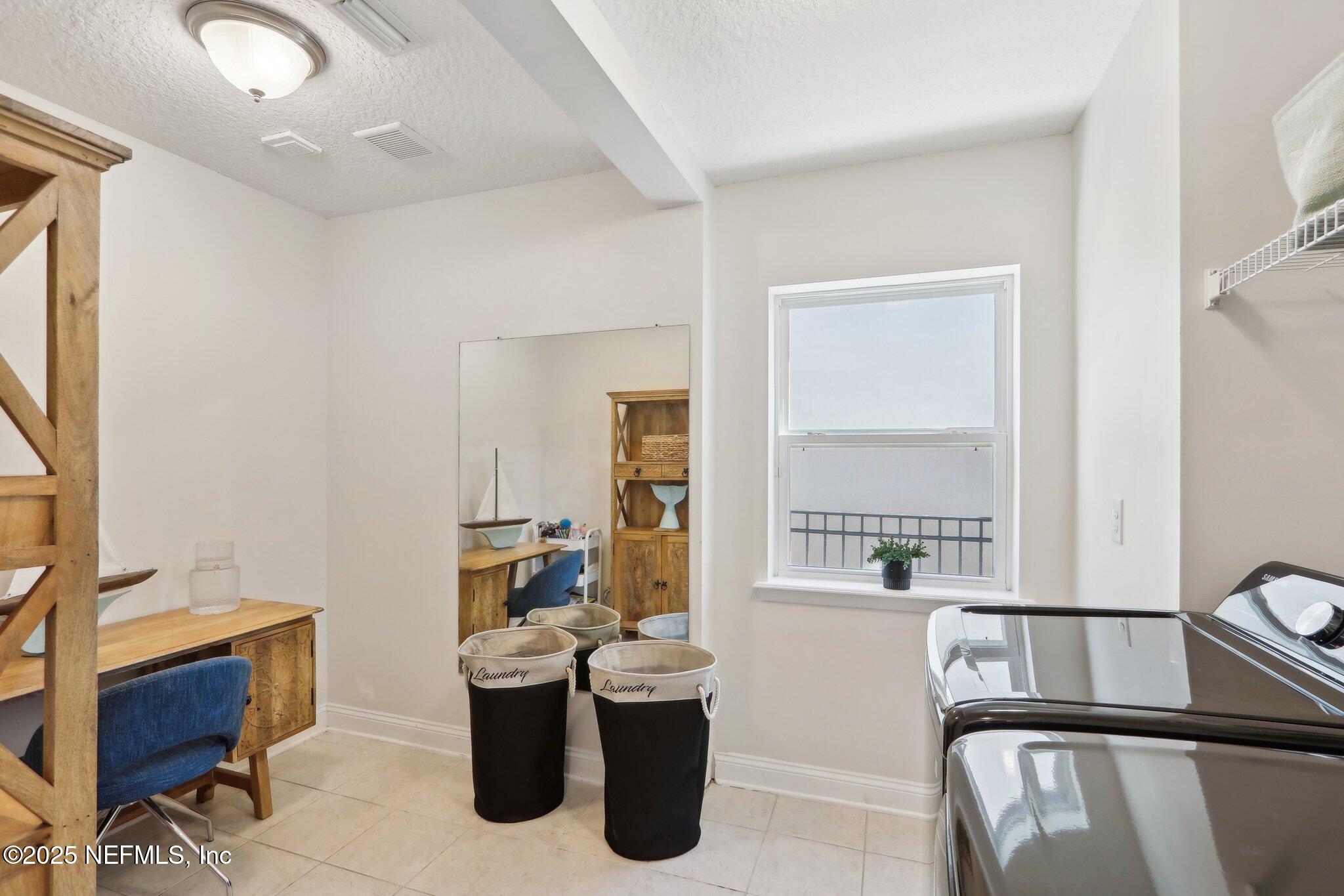 212 Cornwall Drive Ponte Vedra, FL 32081 - Photo 24 of 84 a living room with furniture