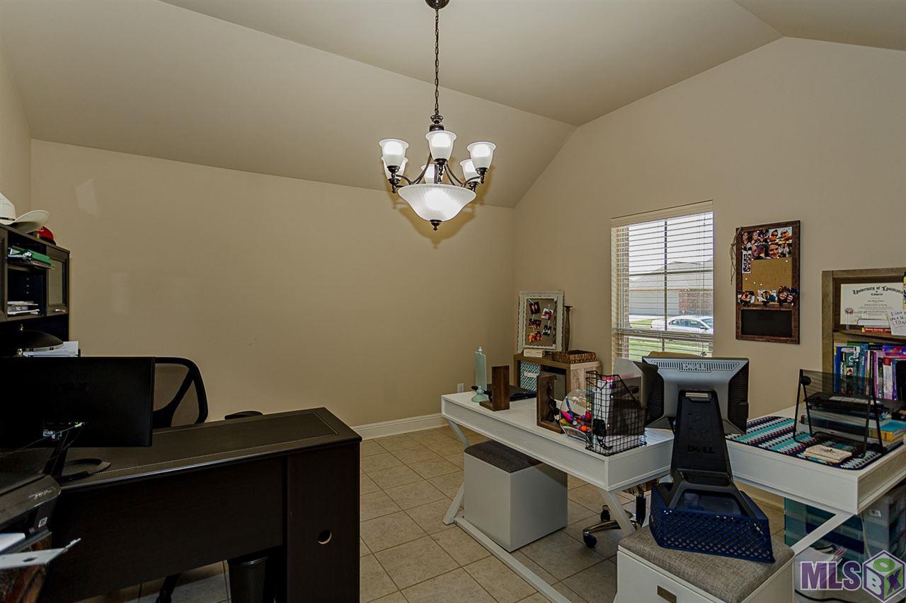 20333 Chevalier Avenue Baton Rouge, LA 70817 - Photo 16 of 24 Huge Dining Room