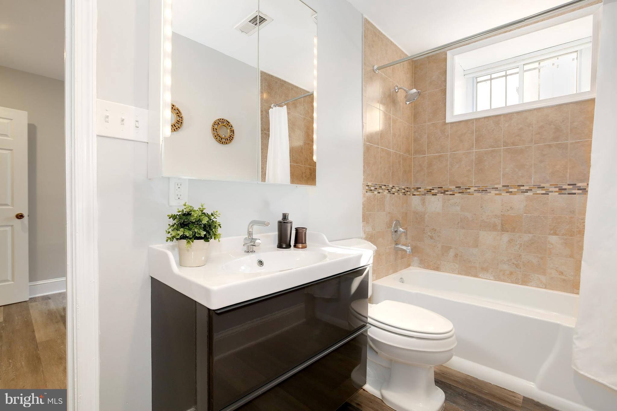 1008 Spring Road Northwest, Unit 1 Washington, DC 20010 - Photo 22 of 27 Bath