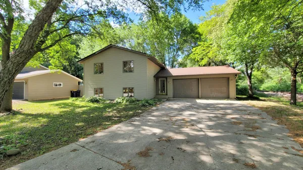 $2,250 | 512 Nelson Court, Northfield, MN 55057