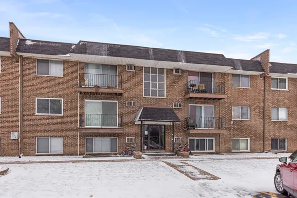 $157,900 | 215 Hale Street, Unit 9B, Addison, IL 60101