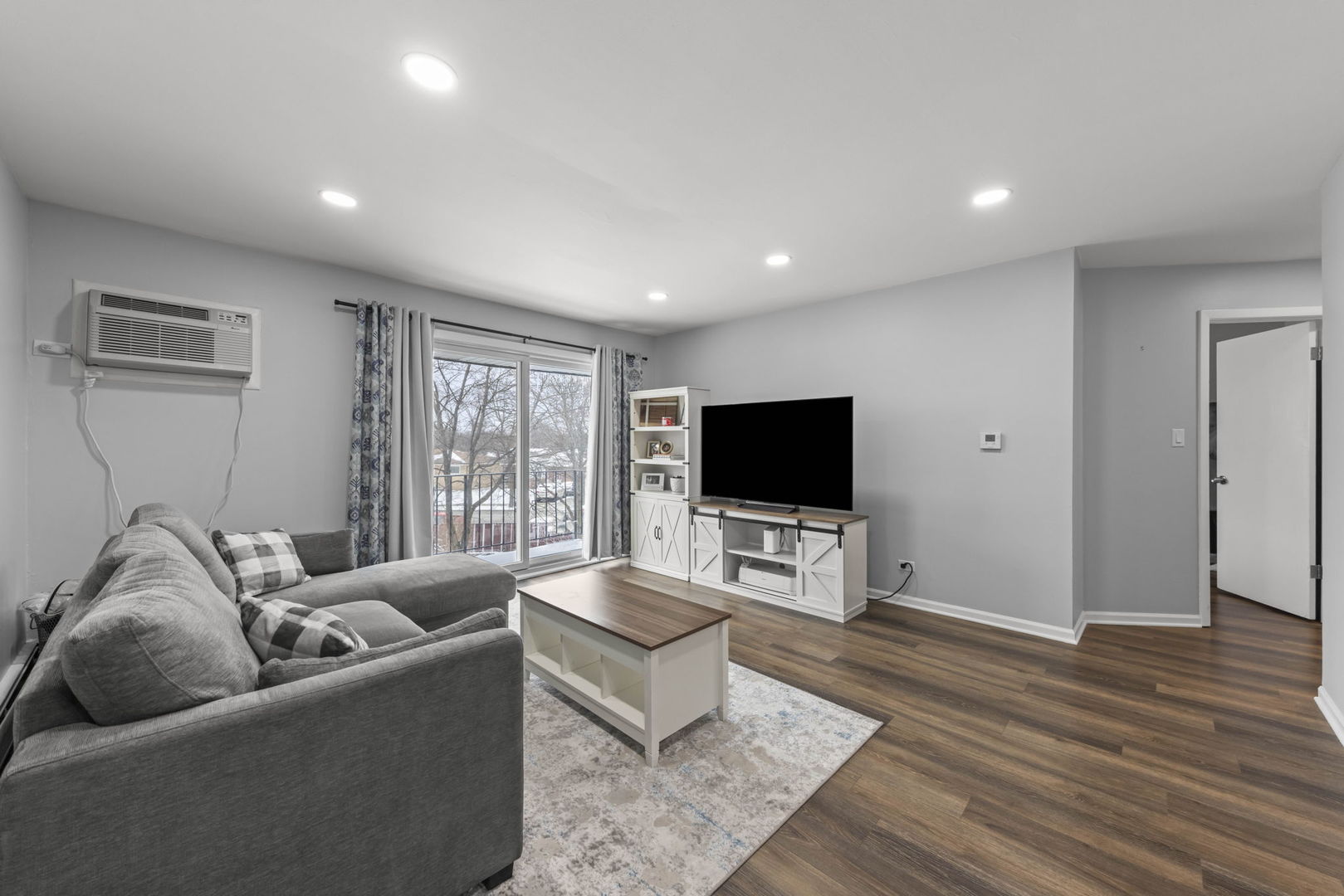 215 Hale Street, Unit 9B Addison, IL 60101 - Photo 3 of 17