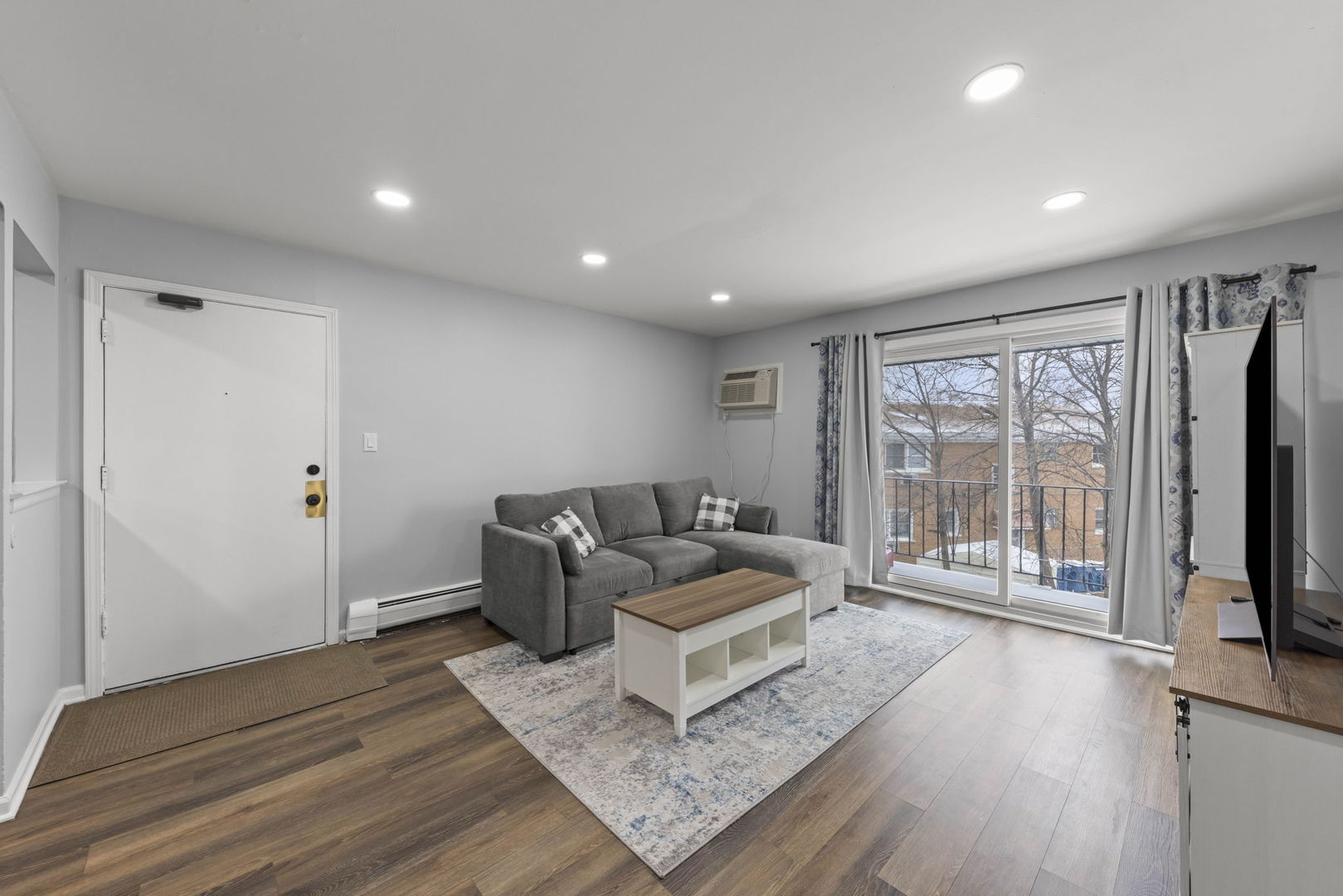 215 Hale Street, Unit 9B Addison, IL 60101 - Photo 5 of 17