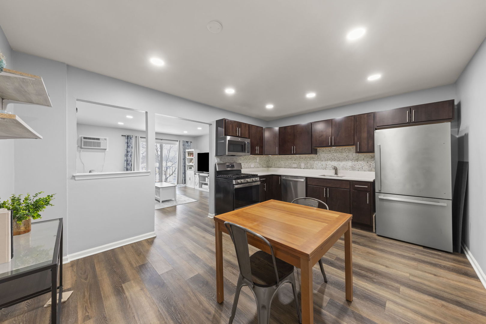 215 Hale Street, Unit 9B Addison, IL 60101 - Photo 9 of 17