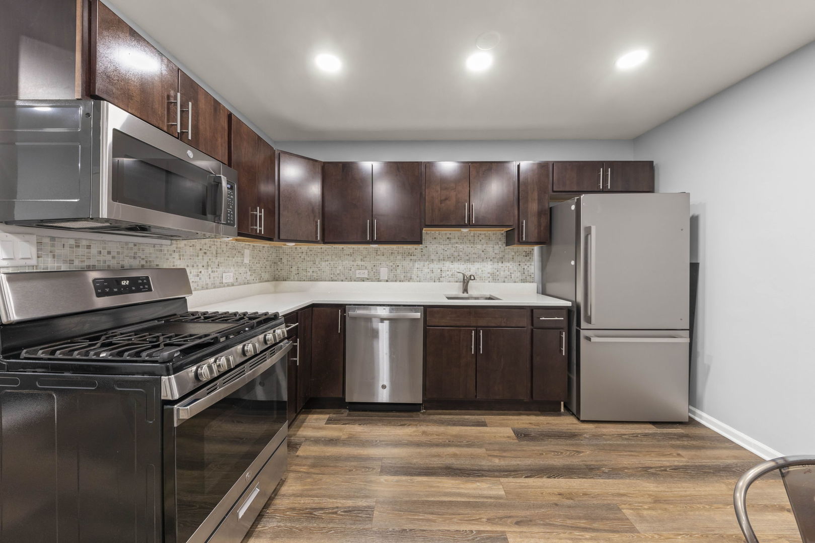 215 Hale Street, Unit 9B Addison, IL 60101 - Photo 10 of 17