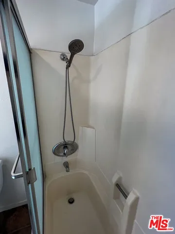 $1,799 | 17900 Sherman Way, Unit 320, Reseda, CA 91335