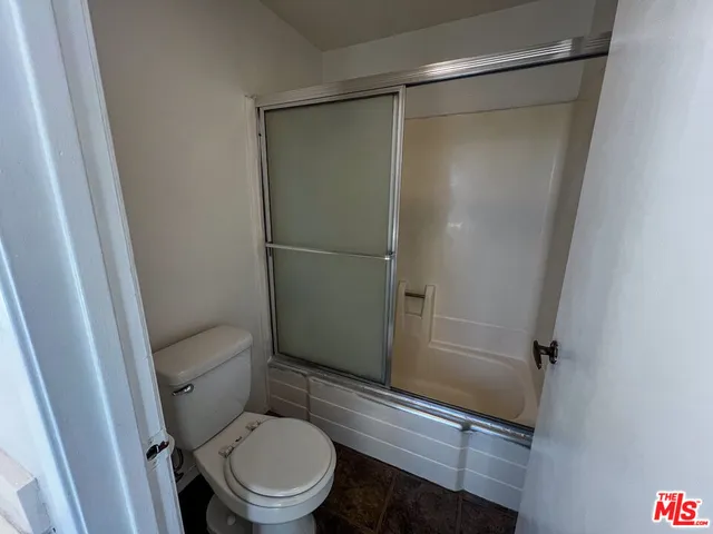 $1,799 | 17900 Sherman Way, Unit 320, Reseda, CA 91335