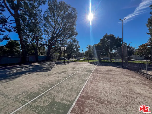 $1,799 | 17900 Sherman Way, Unit 320, Reseda, CA 91335