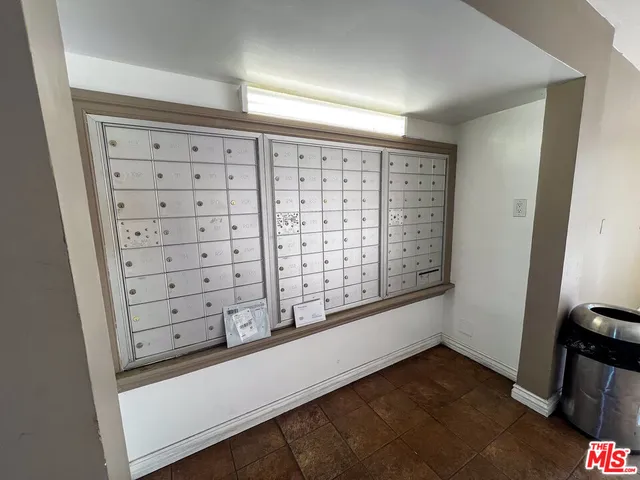 $1,799 | 17900 Sherman Way, Unit 320, Reseda, CA 91335