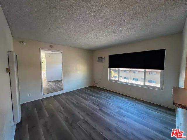 $1,799 | 17900 Sherman Way, Unit 320, Reseda, CA 91335