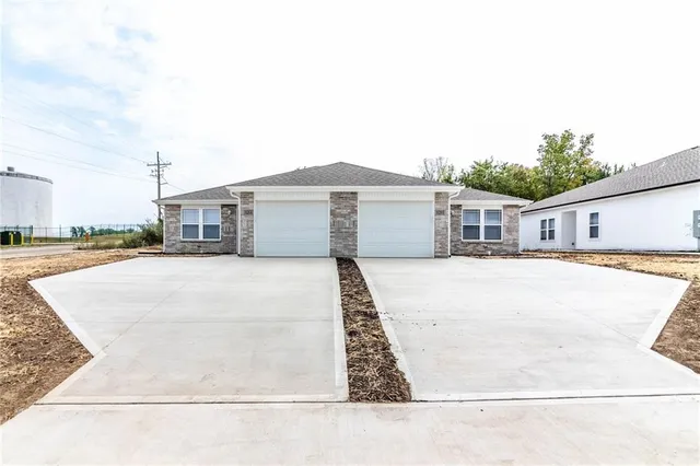 $399,900 | 1509 Coventry Court, Warrensburg, MO 64093