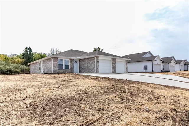 $399,900 | 1509 Coventry Court, Warrensburg, MO 64093