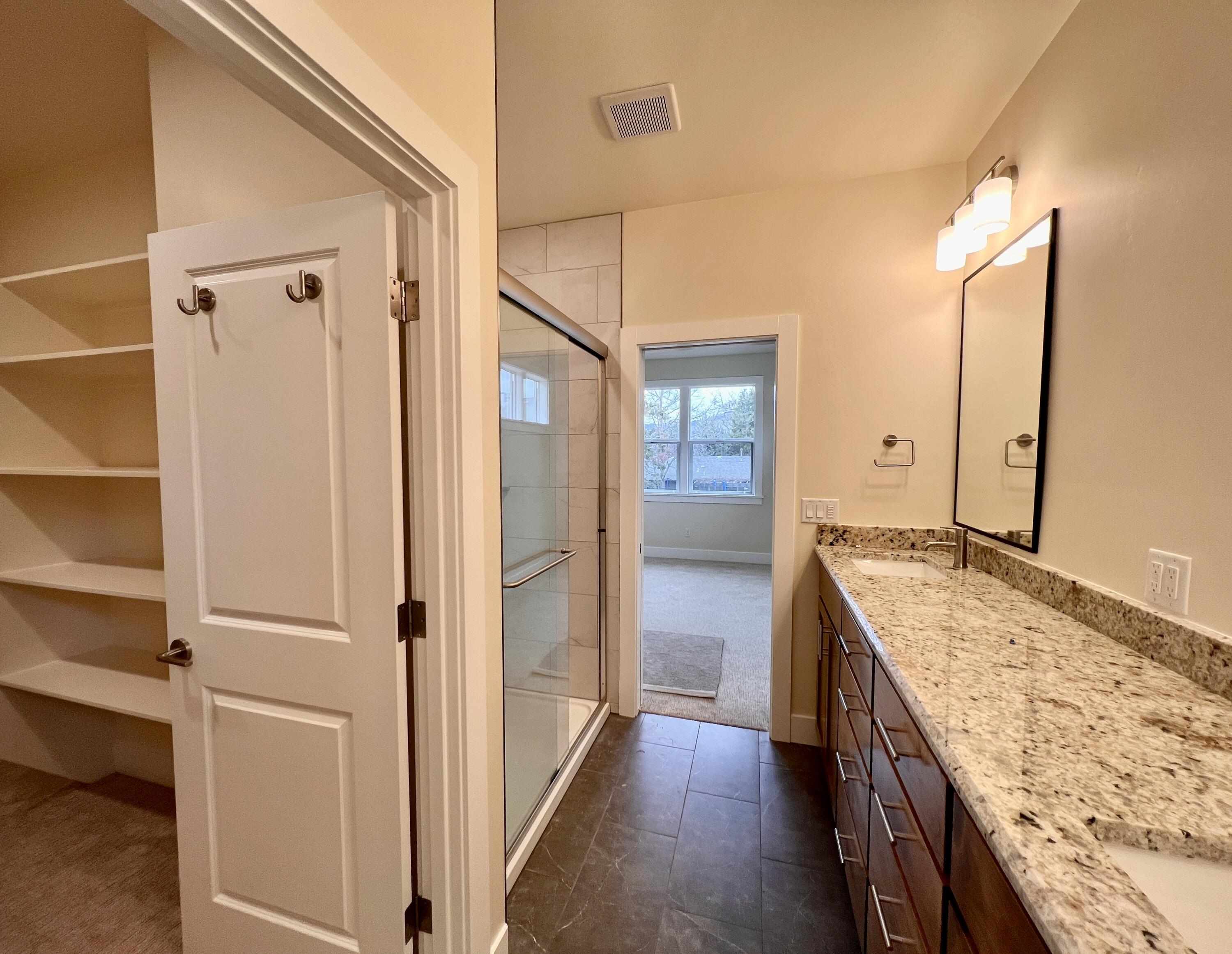 363 Randy Street Ashland, OR 97520 - Photo 14 of 28 Primary Bathroom