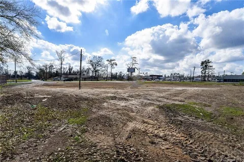 $575,000 | 1208 Sam Houston Jones Parkway, Lake Charles, LA 70611