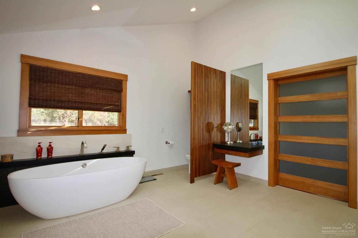 15740 Trapper Point Road Sisters, OR 97759 - Photo 15 of 23 Tub Area of Master Bathroom.