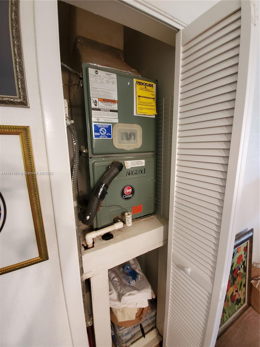 7472 La Paz Boulevard, Unit 104 Boca Raton, FL 33433 - Photo 27 of 44 a utility room with dryer and washer