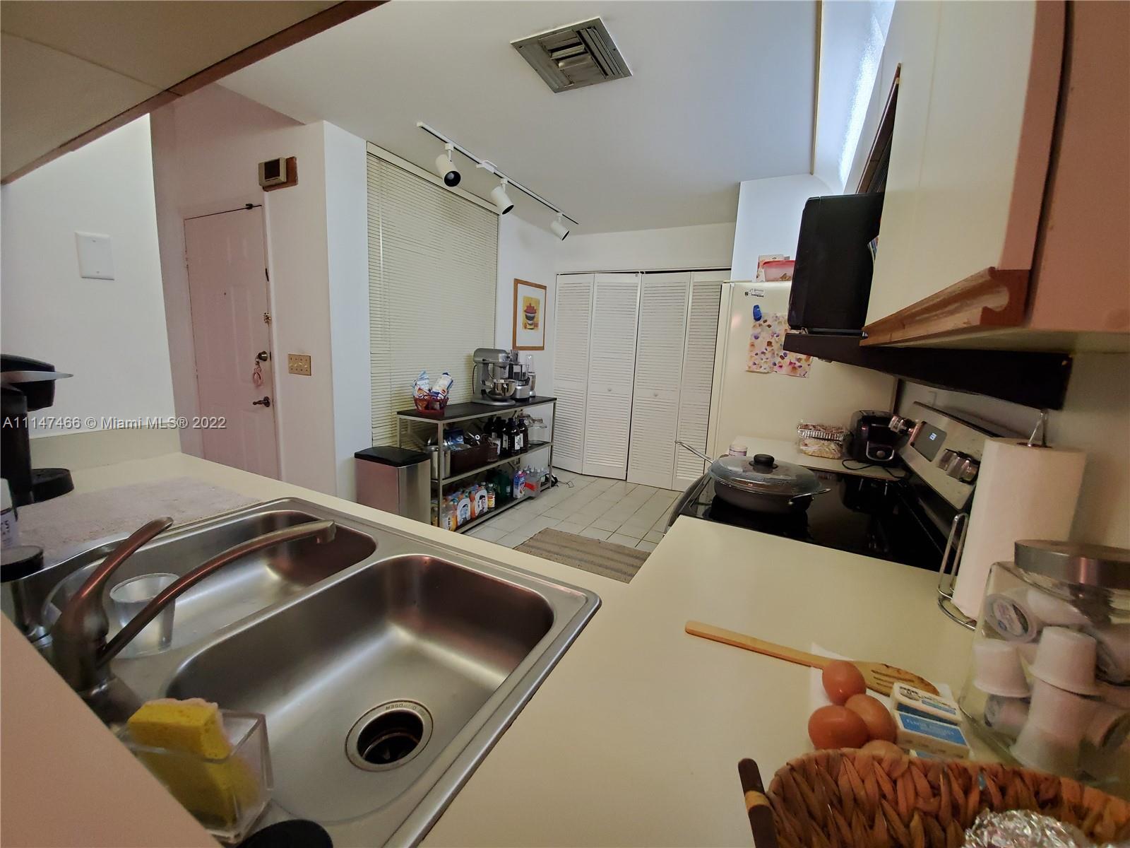 7472 La Paz Boulevard, Unit 104 Boca Raton, FL 33433 - Photo 10 of 44 a bedroom with a bed and a mirror