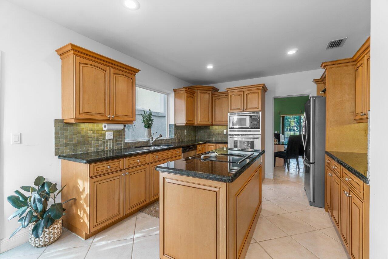 23173 Via Stel Boca Raton, FL 33433 - Photo 11 of 62 016-23173ViaStel-BocaRaton-FL-33433-SMAL