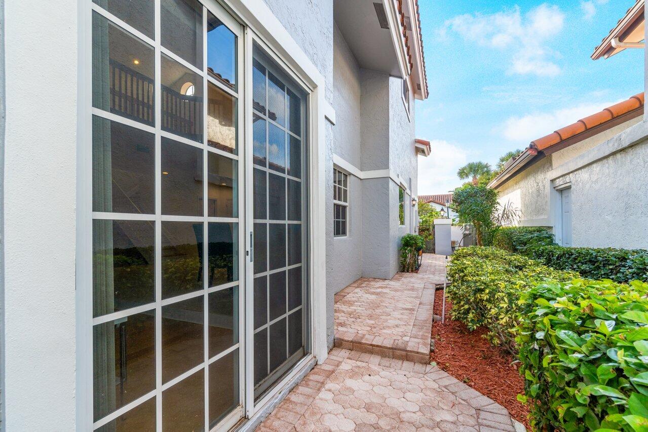 23173 Via Stel Boca Raton, FL 33433 - Photo 32 of 62 047-23173ViaStel-BocaRaton-FL-33433-SMAL