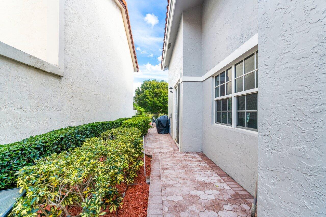 23173 Via Stel Boca Raton, FL 33433 - Photo 33 of 62 048-23173ViaStel-BocaRaton-FL-33433-SMAL