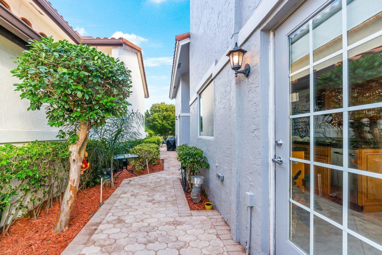 23173 Via Stel Boca Raton, FL 33433 - Photo 34 of 62 049-23173ViaStel-BocaRaton-FL-33433-SMAL