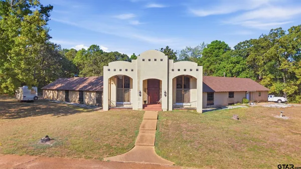 $399,000 | 401 Adaway Lane, Henderson, TX 75652