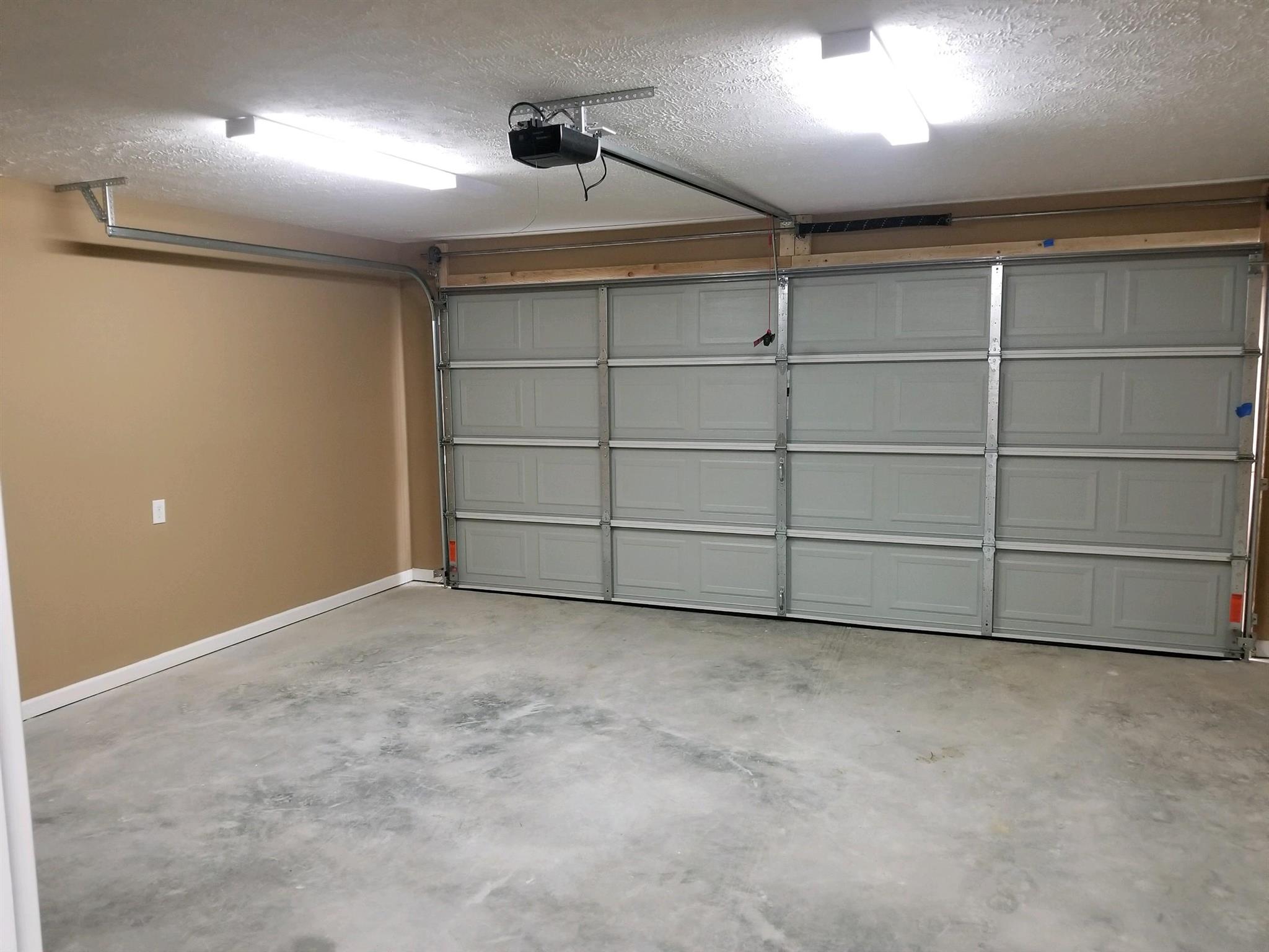 320 Oak Hollow Road Manchester, TN 37355 - Photo 8 of 9 a view of an empty room