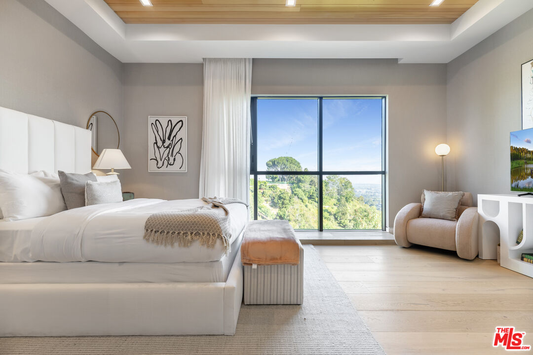 1033 Somera Road Los Angeles, CA 90077 - Photo 49 of 72 a bedroom with a bed and a couch
