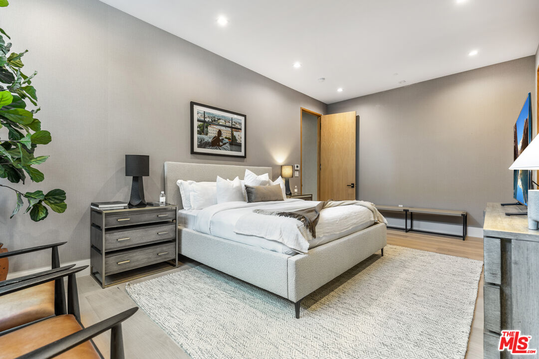 1033 Somera Road Los Angeles, CA 90077 - Photo 54 of 72 a bedroom with a large bed and a table