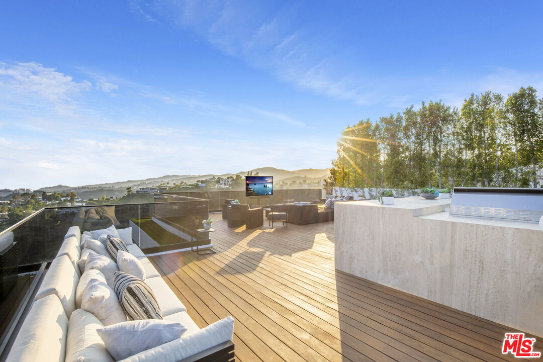 1033 Somera Road Los Angeles, CA 90077 - Photo 61 of 72 a view of a balcony with wooden floor and city view