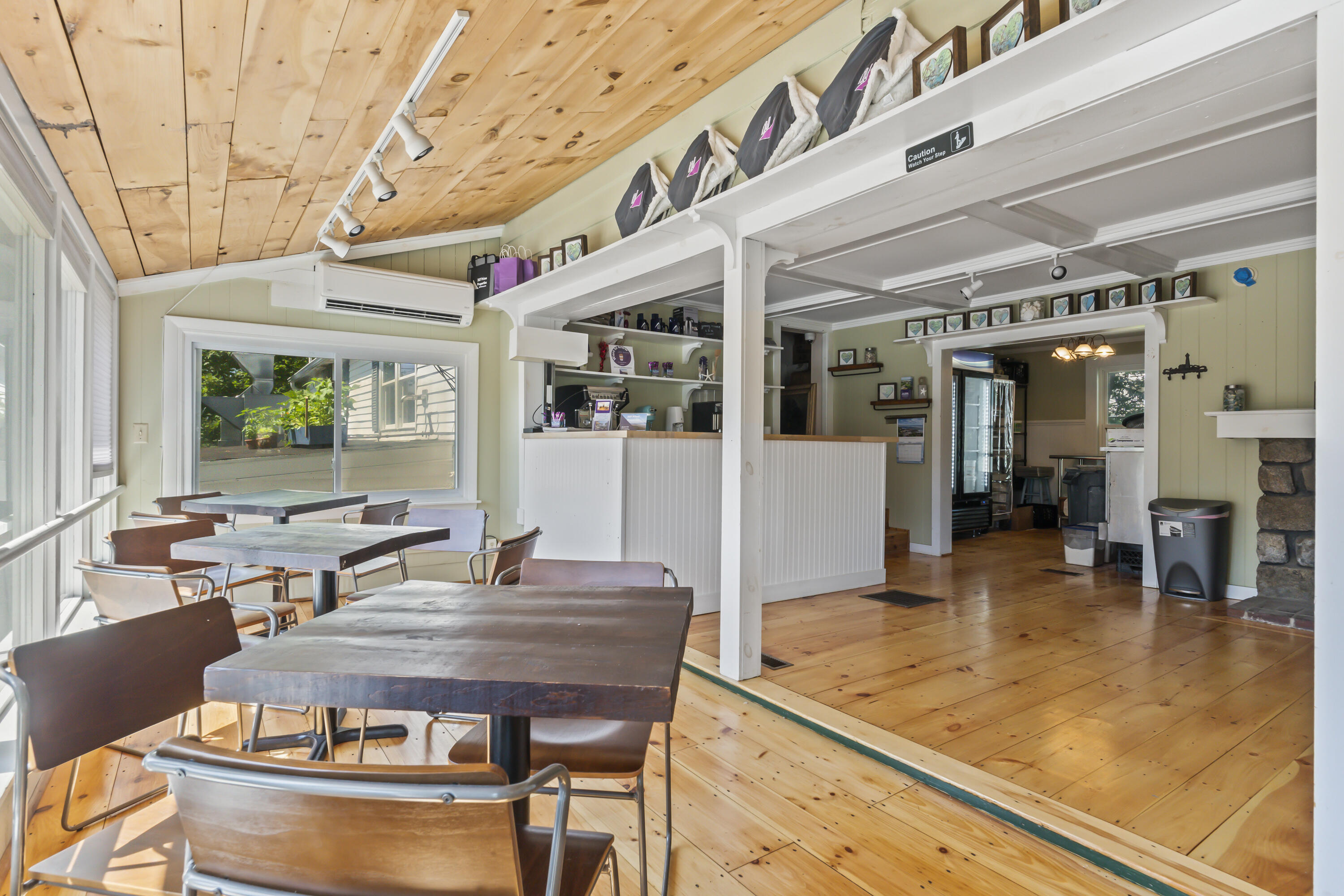 369 Main Street, Unit 2 Ogunquit, ME 03907 - Photo 5 of 22 369 Main #2