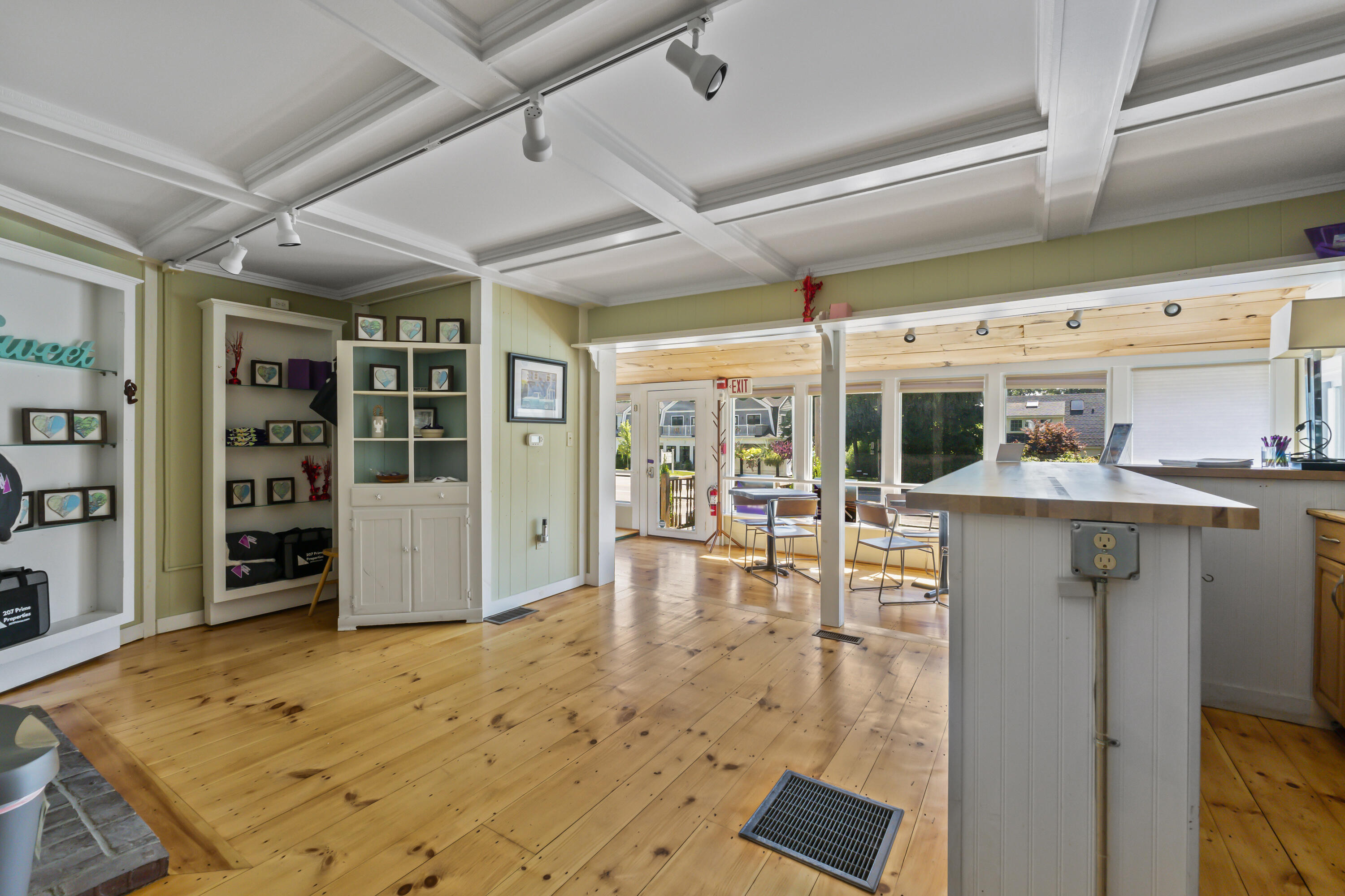 369 Main Street, Unit 2 Ogunquit, ME 03907 - Photo 9 of 22 369 Main #2