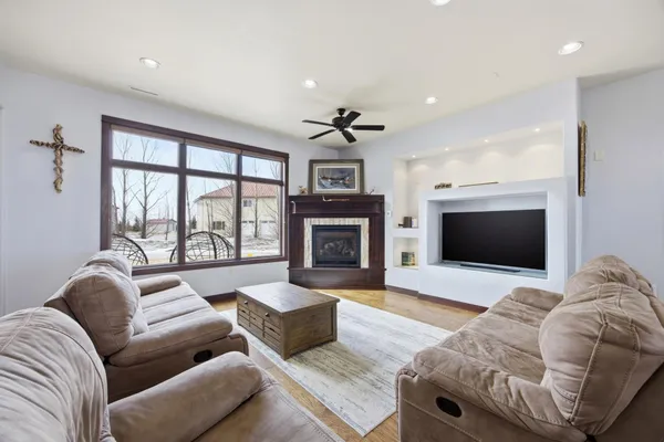 $1,150,000 | 16496 42nd Street Southeast, Mapleton, ND 58059
