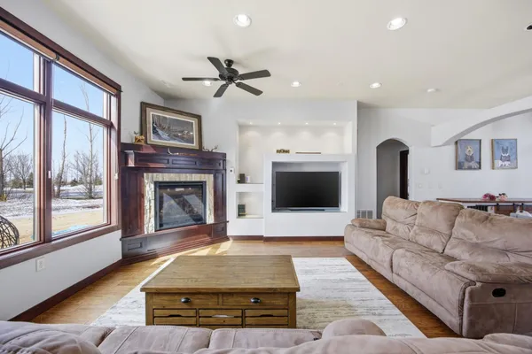 $1,150,000 | 16496 42nd Street Southeast, Mapleton, ND 58059
