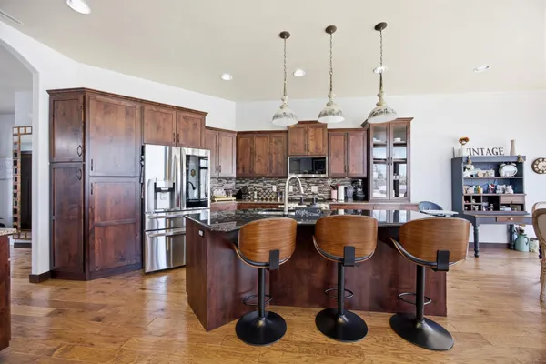 $1,150,000 | 16496 42nd Street Southeast, Mapleton, ND 58059