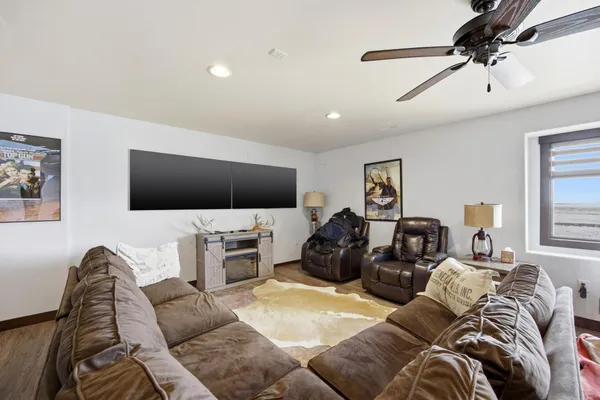 $1,150,000 | 16496 42nd Street Southeast, Mapleton, ND 58059