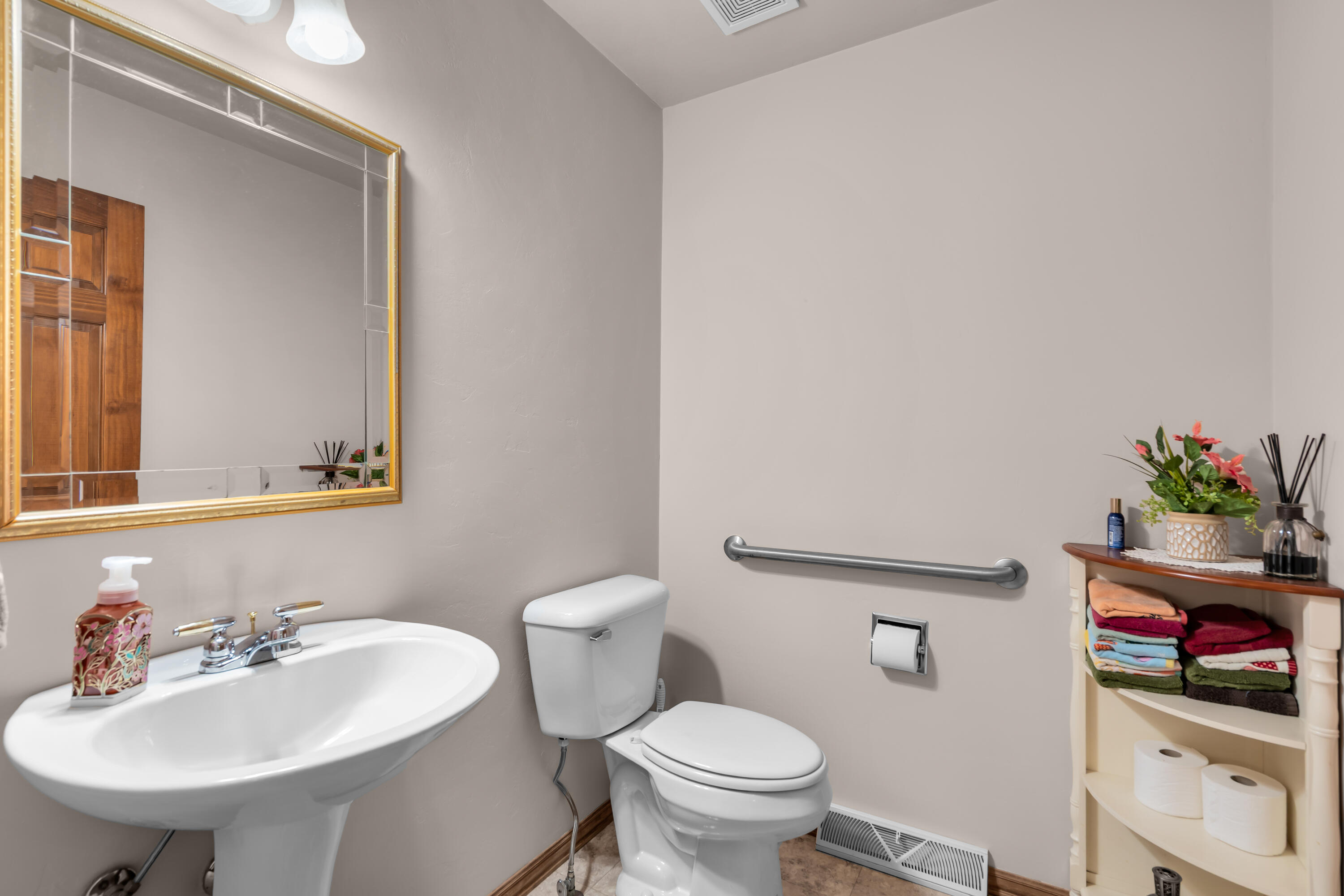 3445 Edinburgh Road Green Bay, WI 54311 - Photo 13 of 34 1st floor half bath